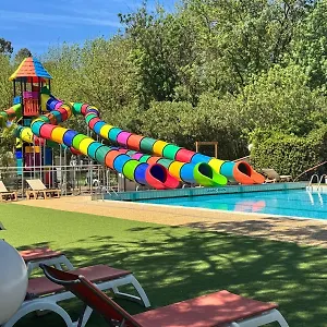 https://marina-paradise.fr-provencehotel.com