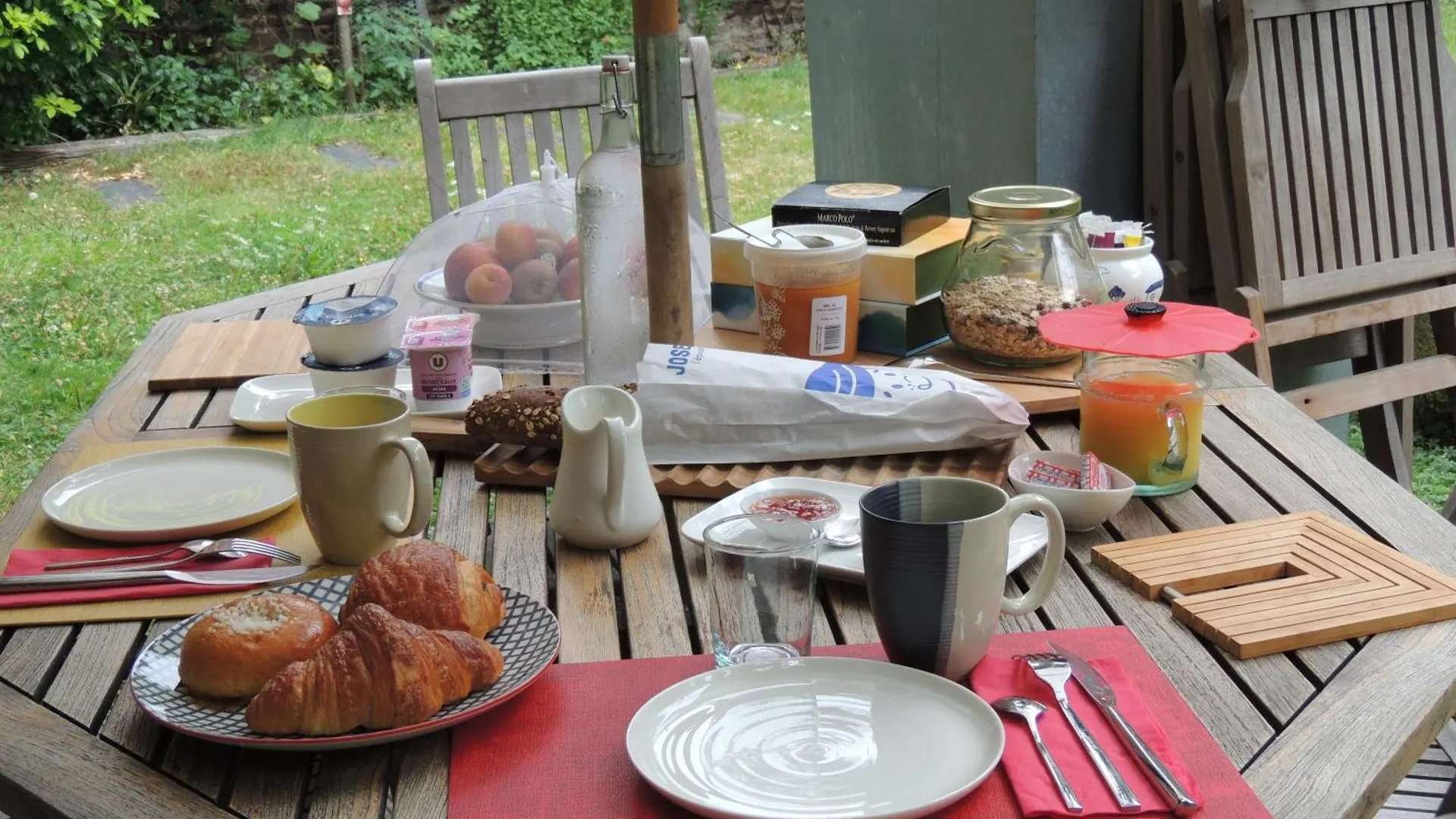 Chambre D'Hote Le Jardin De L'Esplanade Rennes Centre Et Gare Bed & Breakfast